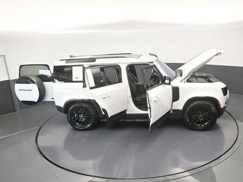 Used 2022 Land Rover Defender 110 S image 72