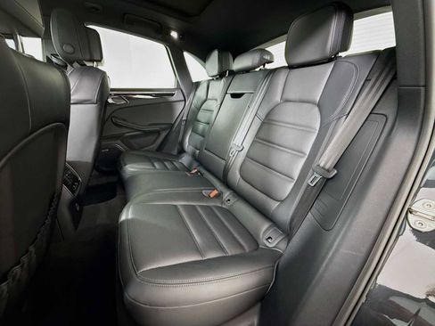 Certified 2025 Porsche Macan AWD/4WD image 22