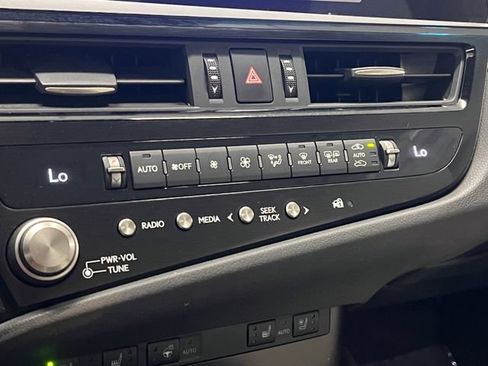 Certified 2024 Lexus ES 300h w/ Premium Package FWD image 20