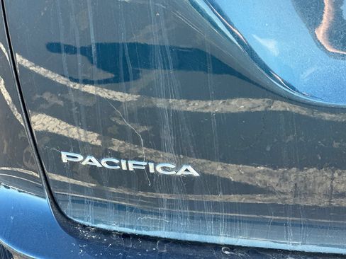 Used 2023 Chrysler Pacifica Touring-L FWD image 48
