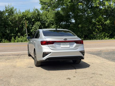 Used 2019 Kia Forte LXS FWD image 12
