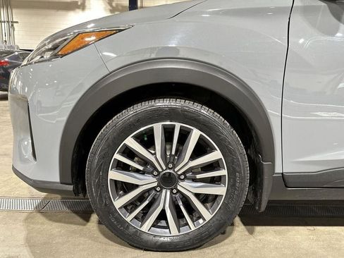 Used 2023 Nissan Kicks SV FWD image 19