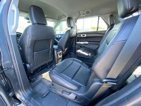 Used 2022 Ford Explorer XLT w/ Equipment Group 202A AWD/4WD image 23