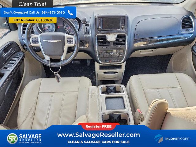 Used 2015 Chrysler Town & Country Touring FWD image 11