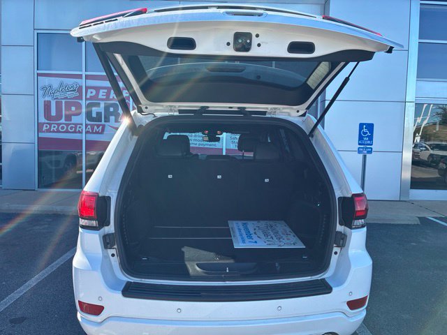 Used 2020 Jeep Grand Cherokee Altitude AWD/4WD image 4