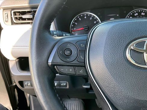 Used 2022 Toyota RAV4 XLE Premium image 28