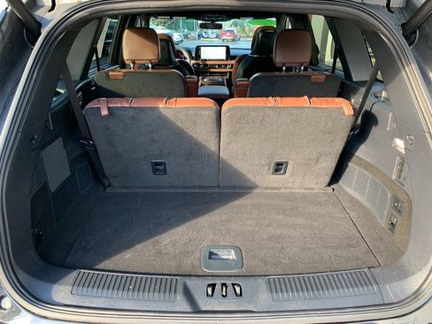 Certified 2025 Lincoln Aviator Reserve w/ Luxury Package AWD/4WD image 5
