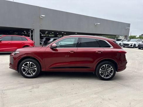 Certified 2025 Audi Q5 Premium Plus w/ Premium Plus AWD/4WD image 9