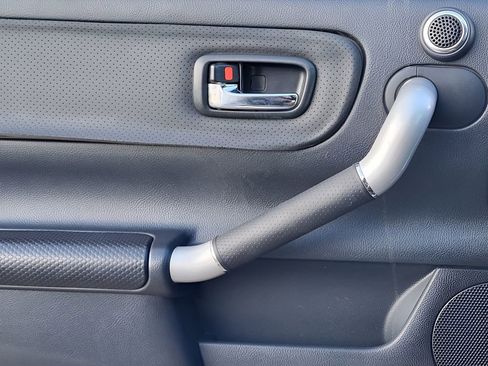 Used 2005 Toyota MR2 image 19