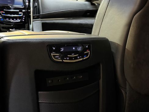 Used 2017 Cadillac Escalade Platinum AWD/4WD image 42