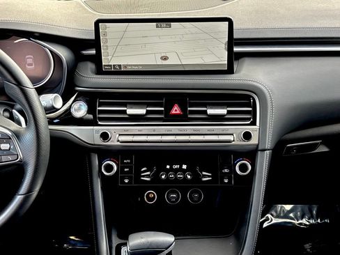 Used 2025 Genesis G70 2.5T image 24