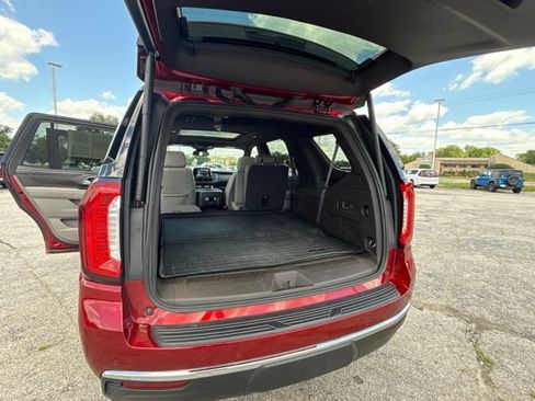 Used 2023 GMC Yukon SLT w/ SLT Premium Package AWD/4WD image 34