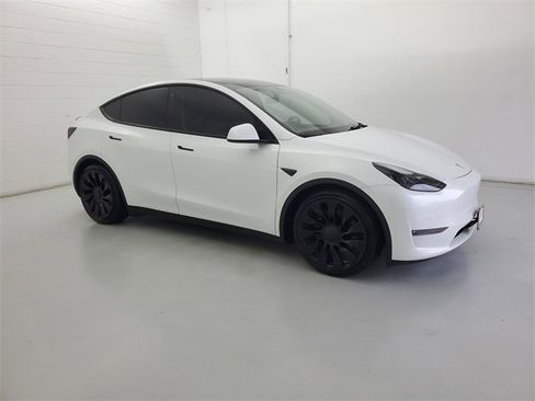 Used 2022 Tesla Model Y Performance image 4