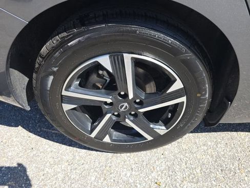 Used 2024 Nissan Sentra SV FWD image 11