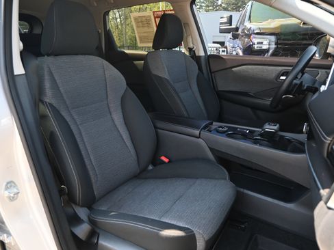 Used 2021 Nissan Rogue SV image 17