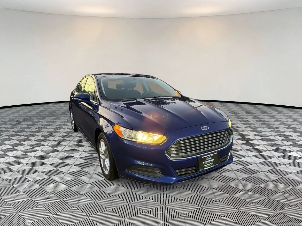 Used 2016 Ford Fusion SE FWD image 1