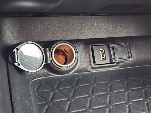 Used 2021 Toyota RAV4 XLE Premium FWD image 32