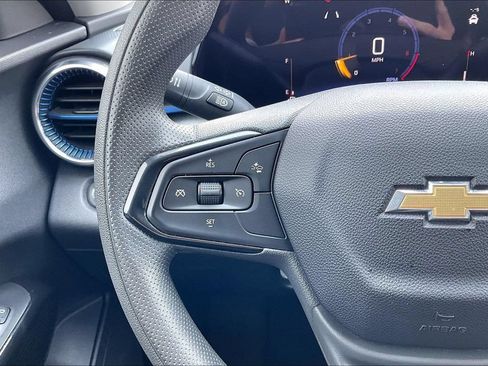 Used 2025 Chevrolet Trax LT FWD image 18