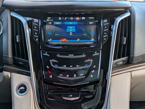Used 2020 Cadillac Escalade ESV Luxury image 23