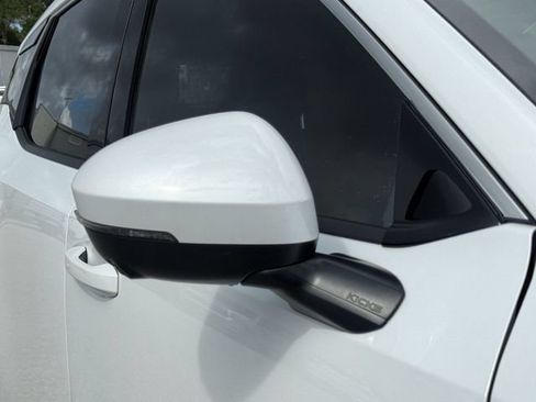 Used 2025 Nissan Kicks SR FWD image 11