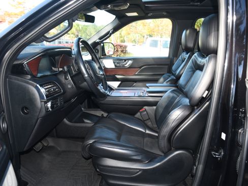 Used 2021 Lincoln Navigator L Reserve image 8