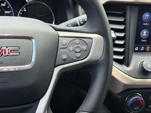 Used 2023 GMC Acadia Denali w/ Denali Technology Package FWD image 9