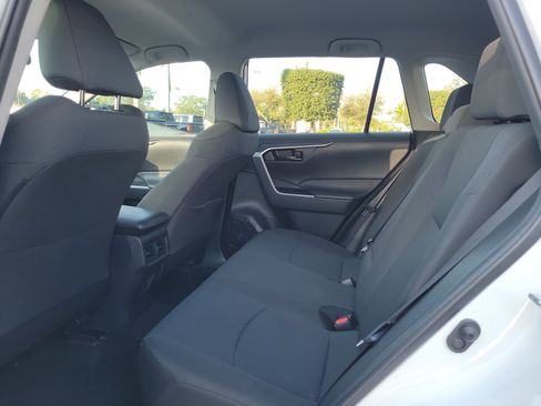 Used 2022 Toyota RAV4 LE image 18