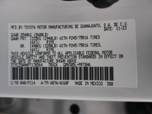Used 2023 Toyota Tacoma SR5 w/ Technology Package AWD/4WD image 12