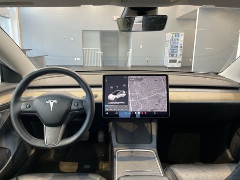 Used 2022 Tesla Model 3 Standard Range RWD image 12