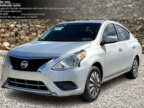 Used 2018 Nissan Versa SV image 1