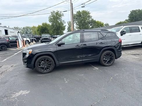 Used 2024 GMC Terrain SLT w/ Elevation Edition FWD image 10