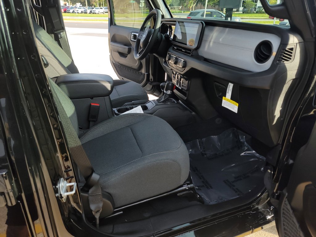 Used 2026 Jeep Wrangler Unlimited Sport AWD/4WD image 13