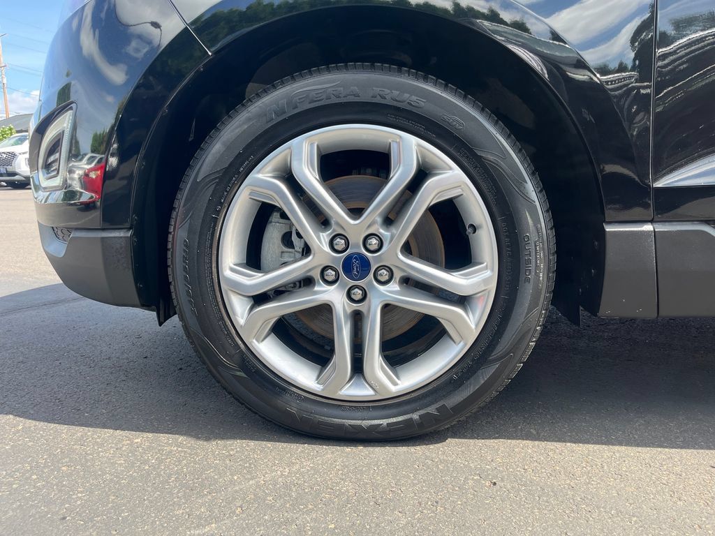 Used 2018 Ford Edge Titanium w/ Technology Package AWD/4WD image 28