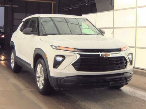 Used 2025 Chevrolet TrailBlazer LS w/ LS Convenience Package FWD image 1