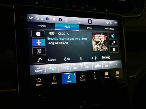 Used 2023 Jeep Grand Cherokee L Limited w/ Black Appearance Package AWD/4WD image 22