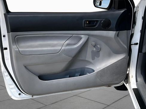 Used 2013 Toyota Tacoma 2WD Regular Cab image 18