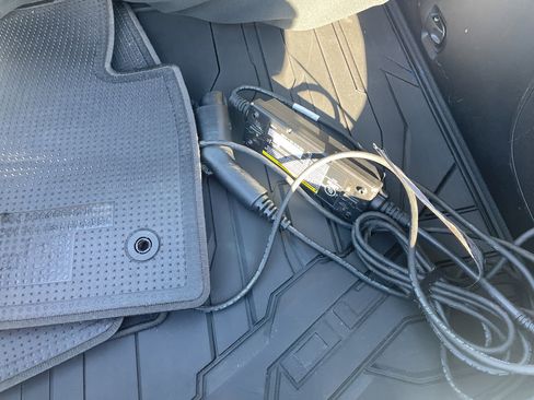 Used 2017 Chevrolet Volt Premier w/ Driver Confidence II Package image 41