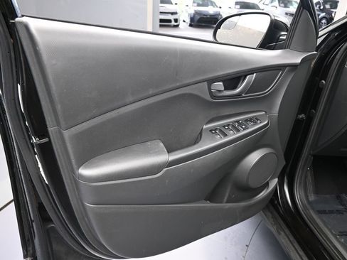 Used 2021 Hyundai Kona SE image 15