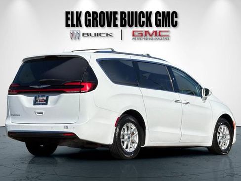 Used 2021 Chrysler Pacifica Touring-L FWD image 4