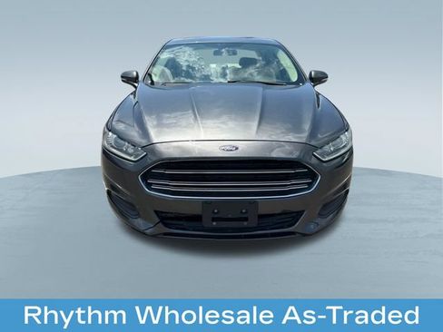 Used 2015 Ford Fusion SE FWD image 2