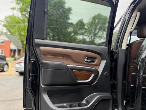 Used 2018 Nissan Titan Platinum Reserve w/ Platinum Utility Package image 11