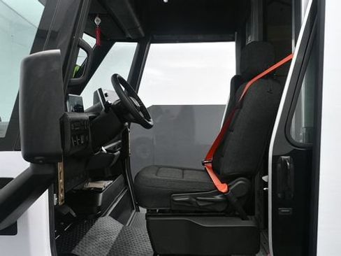 Used 2024 Chevrolet Brightdrop 400 w/ Commercial Equipment Package AWD/4WD image 20