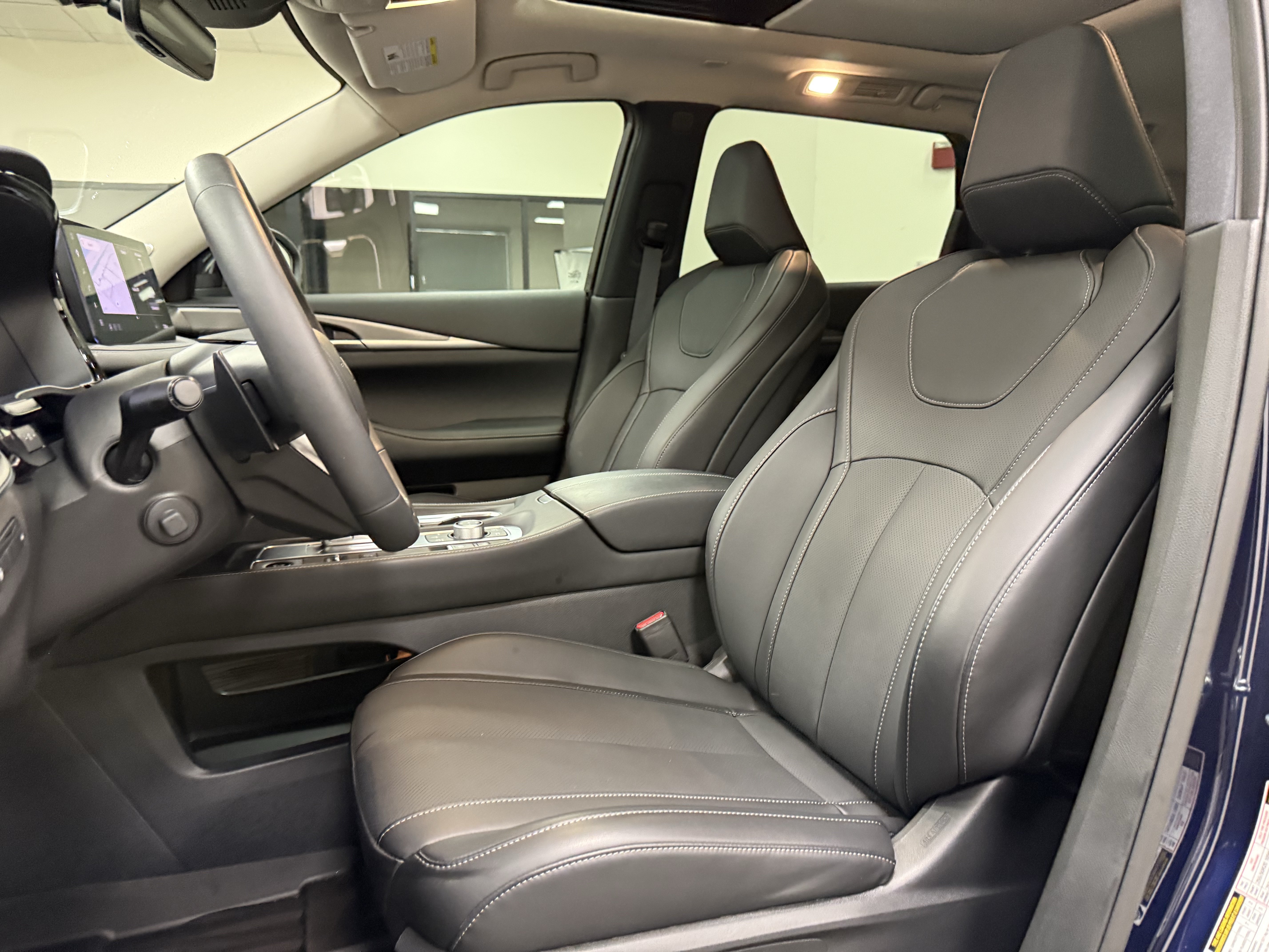 Certified 2027 INFINITI QX60 Luxe w/ Cargo Package FWD image 13