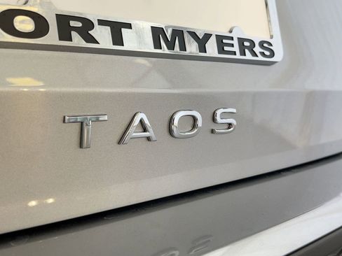 New 2026 Volkswagen Taos SE image 34