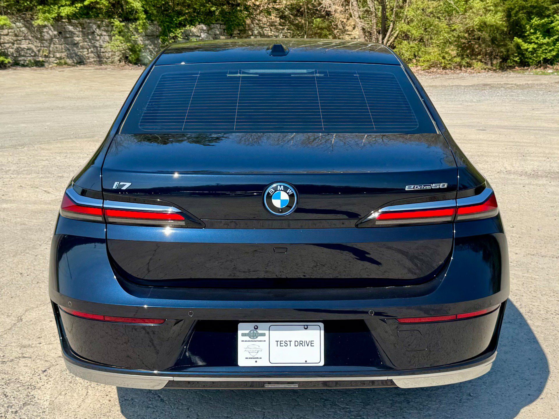 Used 2025 BMW i7 eDrive50 w/ Executive Package RWD image 6