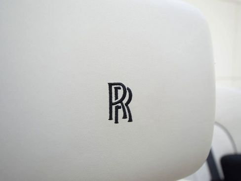 Used 2016 Rolls-Royce Phantom Drophead Coupe image 64