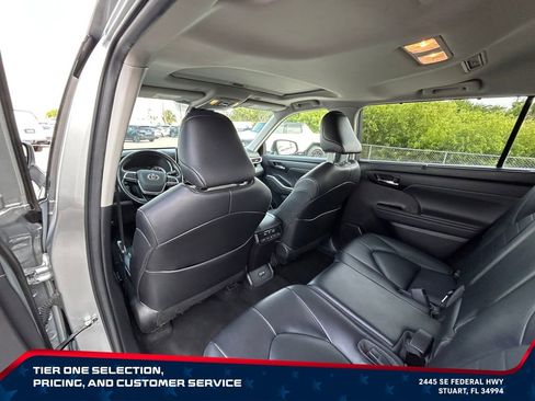 Used 2023 Toyota Highlander XLE FWD image 14