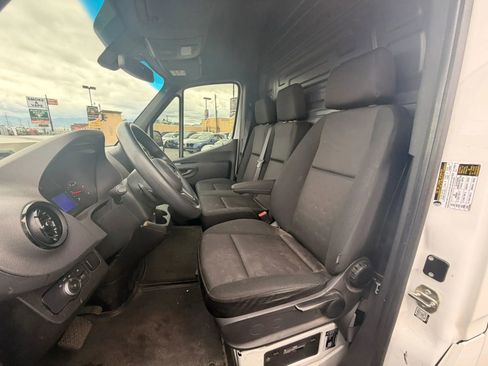 Used 2023 Mercedes-Benz Sprinter 2500 image 9