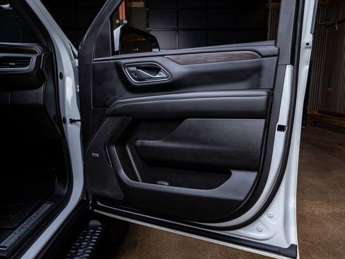 Used 2022 Chevrolet Suburban Z71 w/ Luxury Package image 36