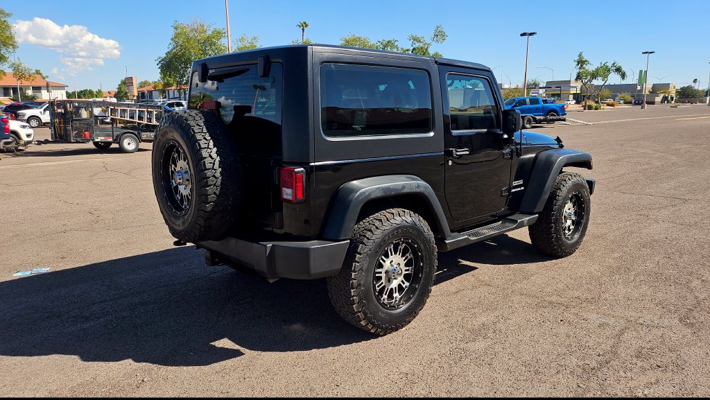 Used 2016 Jeep Wrangler Sport w/ Connectivity Group AWD/4WD image 11